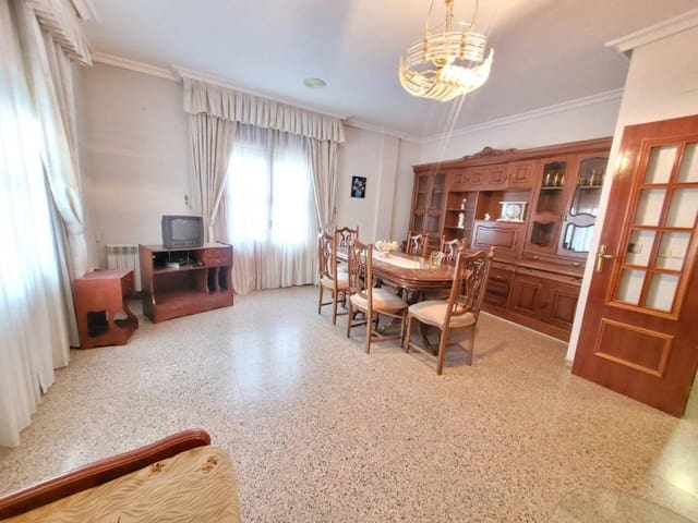 3 makuuhuone Asunto myytävänä paikassa Baza - 115 000 € (Ref: 9552923)