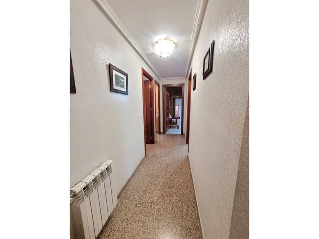 3 makuuhuone Asunto myytävänä paikassa Baza - 115 000 € (Ref: 9552923)