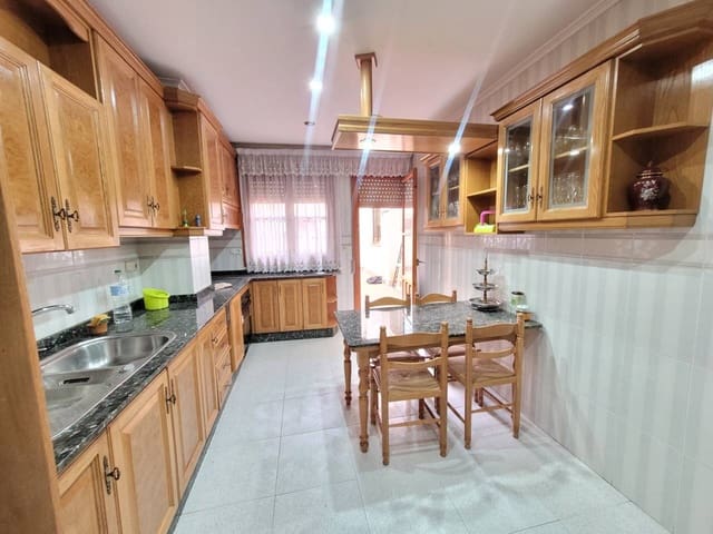 3 makuuhuone Asunto myytävänä paikassa Baza - 115 000 € (Ref: 9552923)