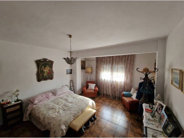 5 Zimmer Wohnung zu verkaufen in Baza - 84.000 € (Ref: 9552924)