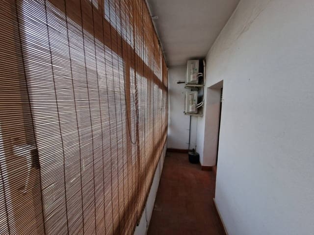 5 Zimmer Wohnung zu verkaufen in Baza - 84.000 € (Ref: 9552924)
