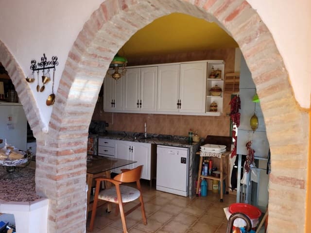 4 soveværelse Villa til salg i Baza med garage - € 210.000 (Ref: 9552925)