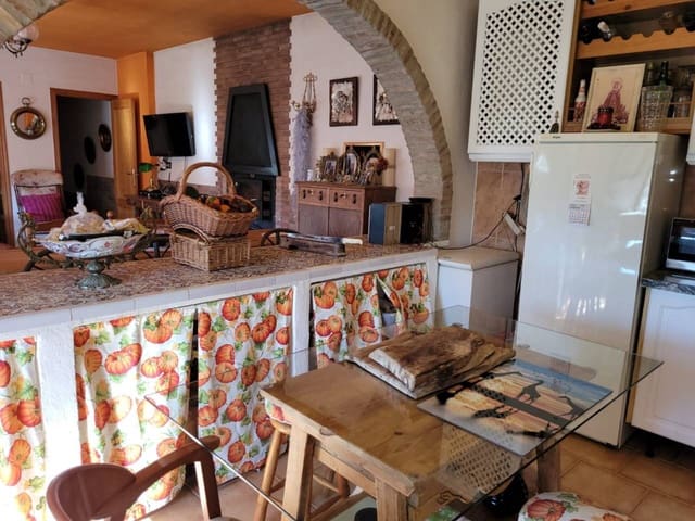 4 soveværelse Villa til salg i Baza med garage - € 210.000 (Ref: 9552925)