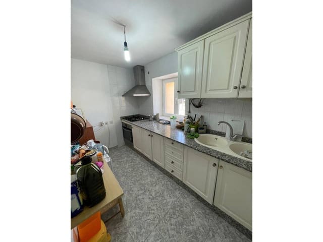 7 soveværelse Villa til salg i Baza med garage - € 300.000 (Ref: 9552929)