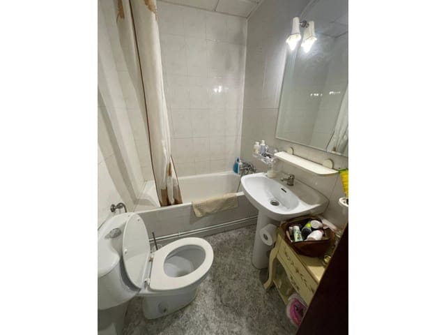 7 soveværelse Villa til salg i Baza med garage - € 300.000 (Ref: 9552929)