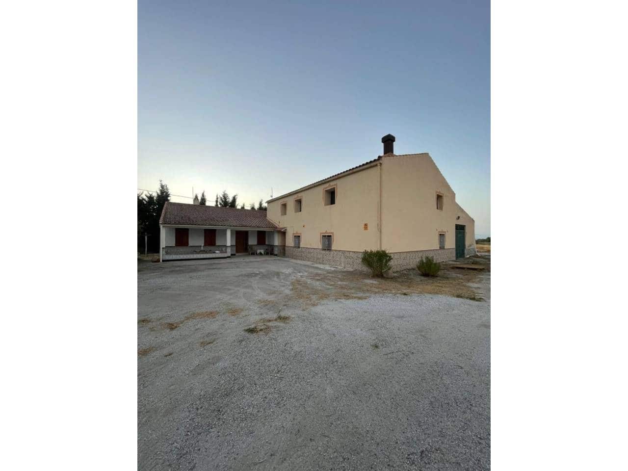 Chalet de 7 habitaciones en Baza en venta con garaje - 300.000 € (Ref: 9552929)