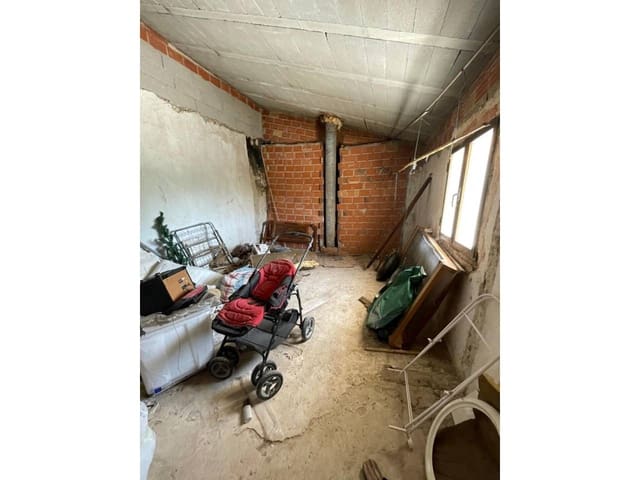 7 soveværelse Villa til salg i Baza med garage - € 300.000 (Ref: 9552929)