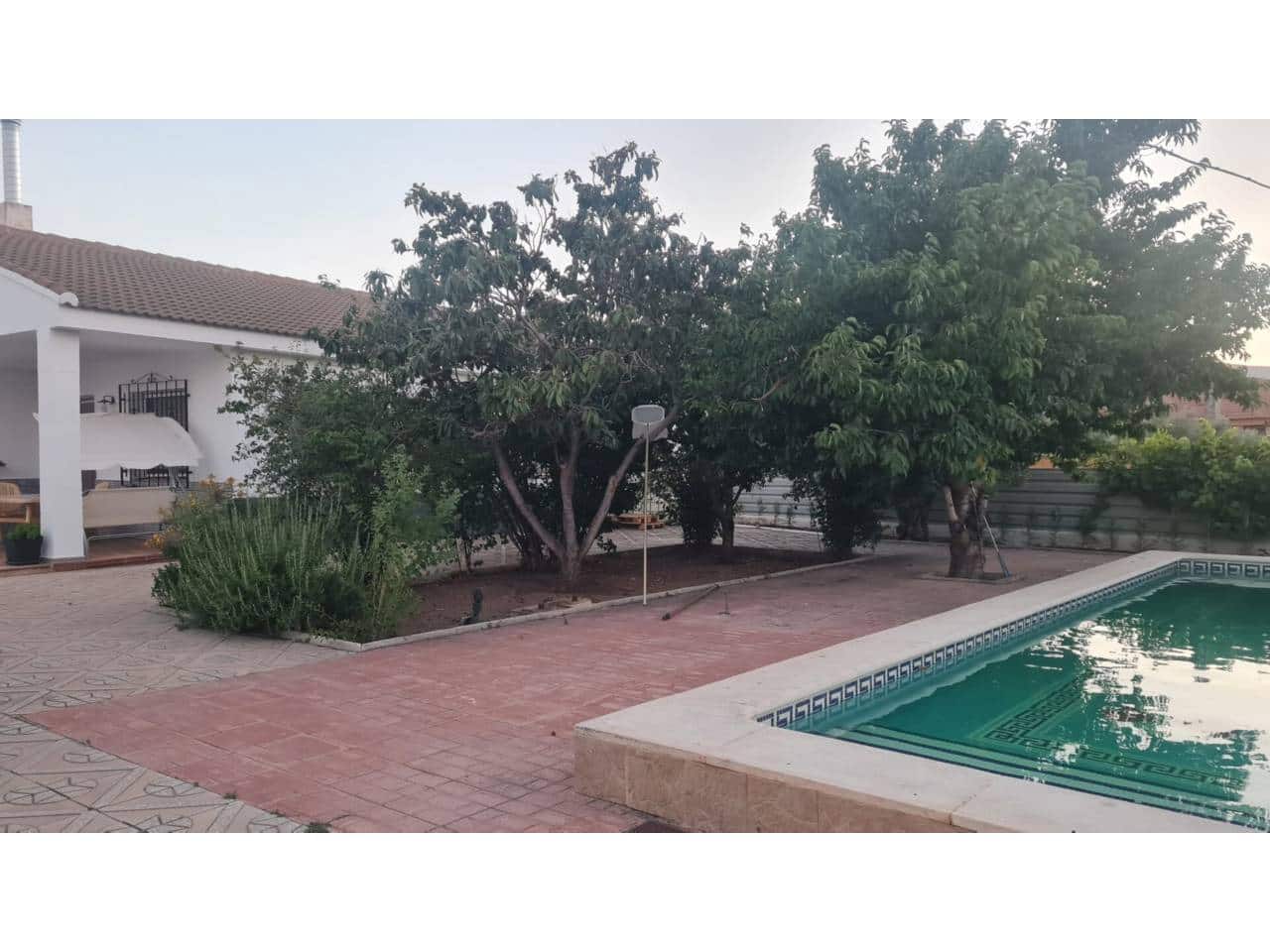 4 soveværelse Villa til salg i Baza med swimmingpool garage - € 260.000 (Ref: 9552930)