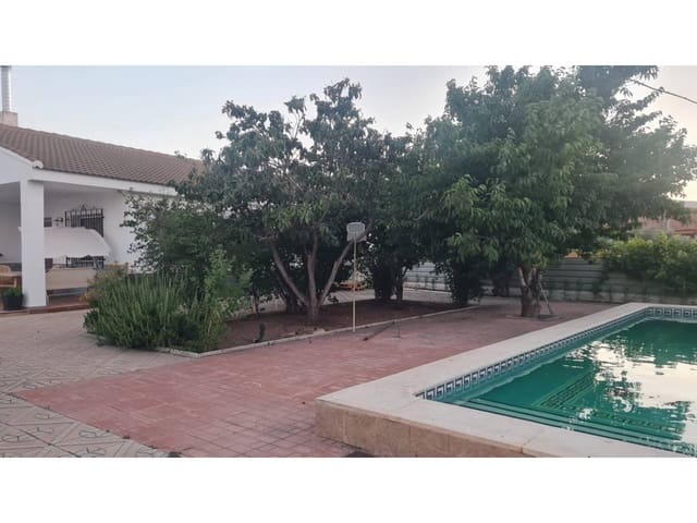 4 soveværelse Villa til salg i Baza med swimmingpool garage - € 260.000 (Ref: 9552930)