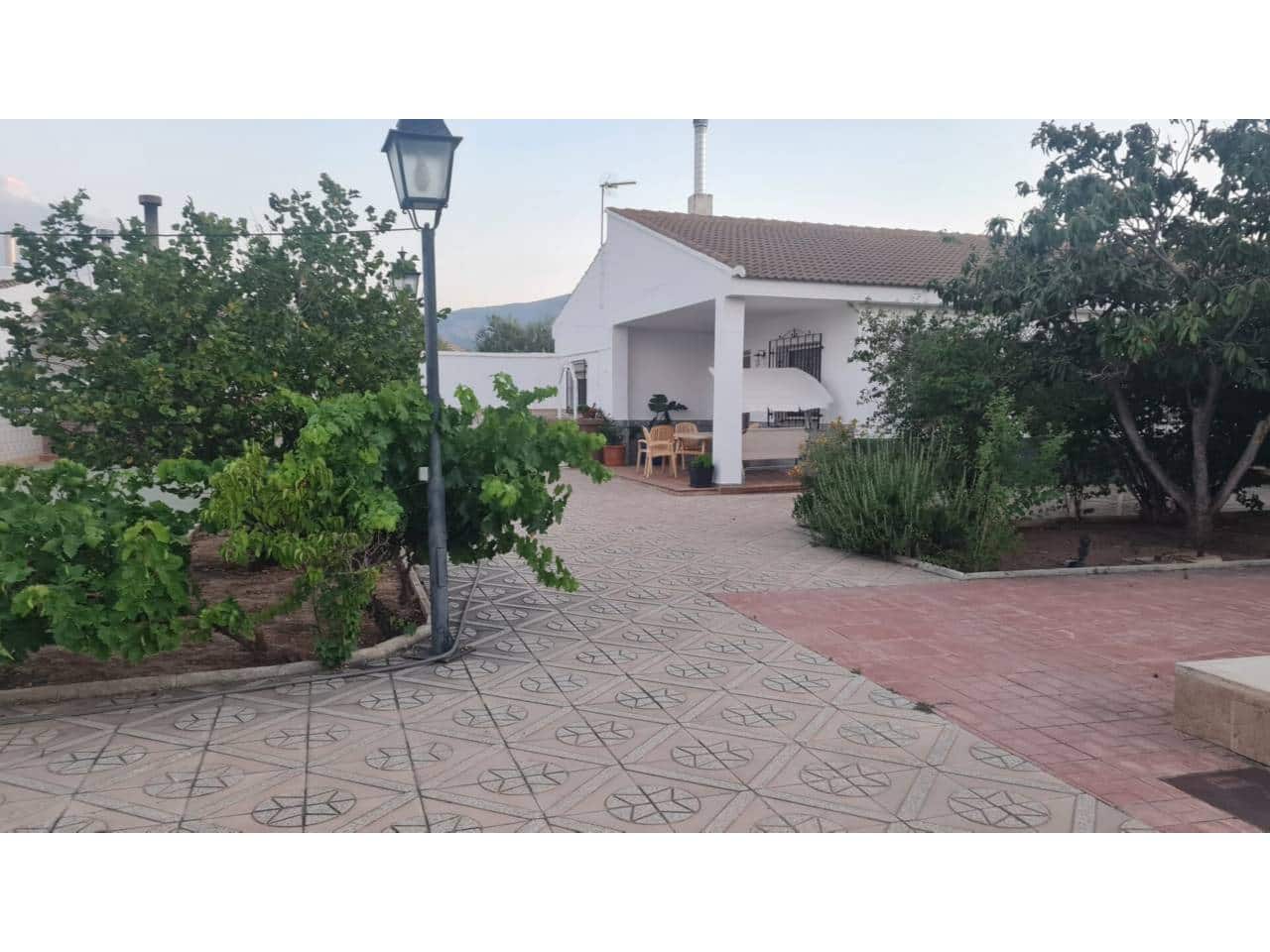 4 soveværelse Villa til salg i Baza med swimmingpool garage - € 260.000 (Ref: 9552930)