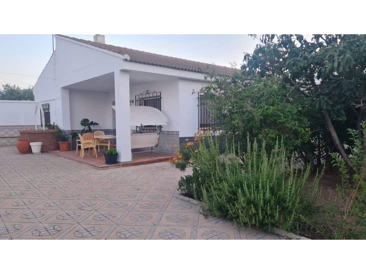 4 soveværelse Villa til salg i Baza med swimmingpool garage - € 260.000 (Ref: 9552930)