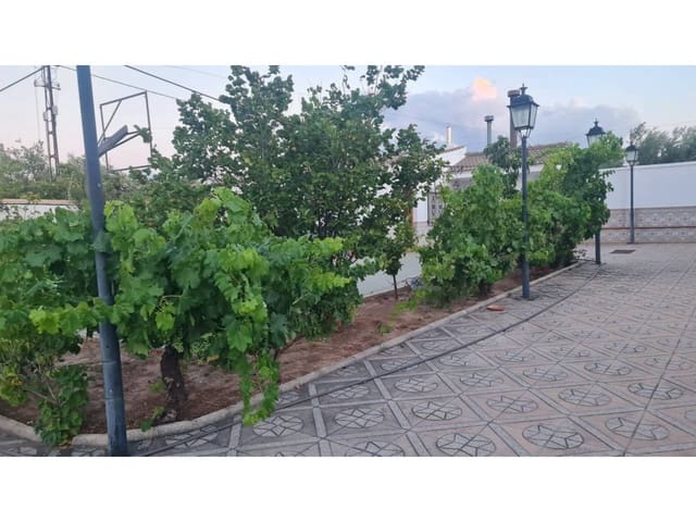 4 soveværelse Villa til salg i Baza med swimmingpool garage - € 260.000 (Ref: 9552930)