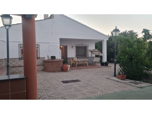 4 soveværelse Villa til salg i Baza med swimmingpool garage - € 260.000 (Ref: 9552930)