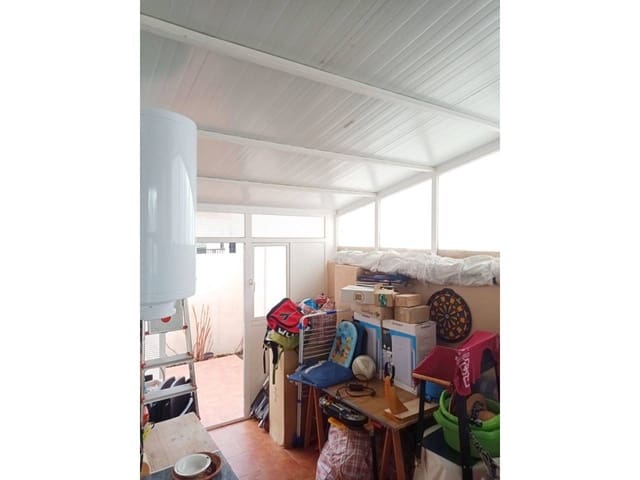 4 soveværelse Villa til salg i Baza med swimmingpool garage - € 208.000 (Ref: 9552931)