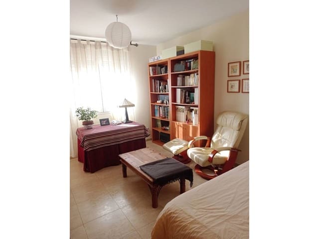 4 soveværelse Villa til salg i Baza med swimmingpool garage - € 208.000 (Ref: 9552931)