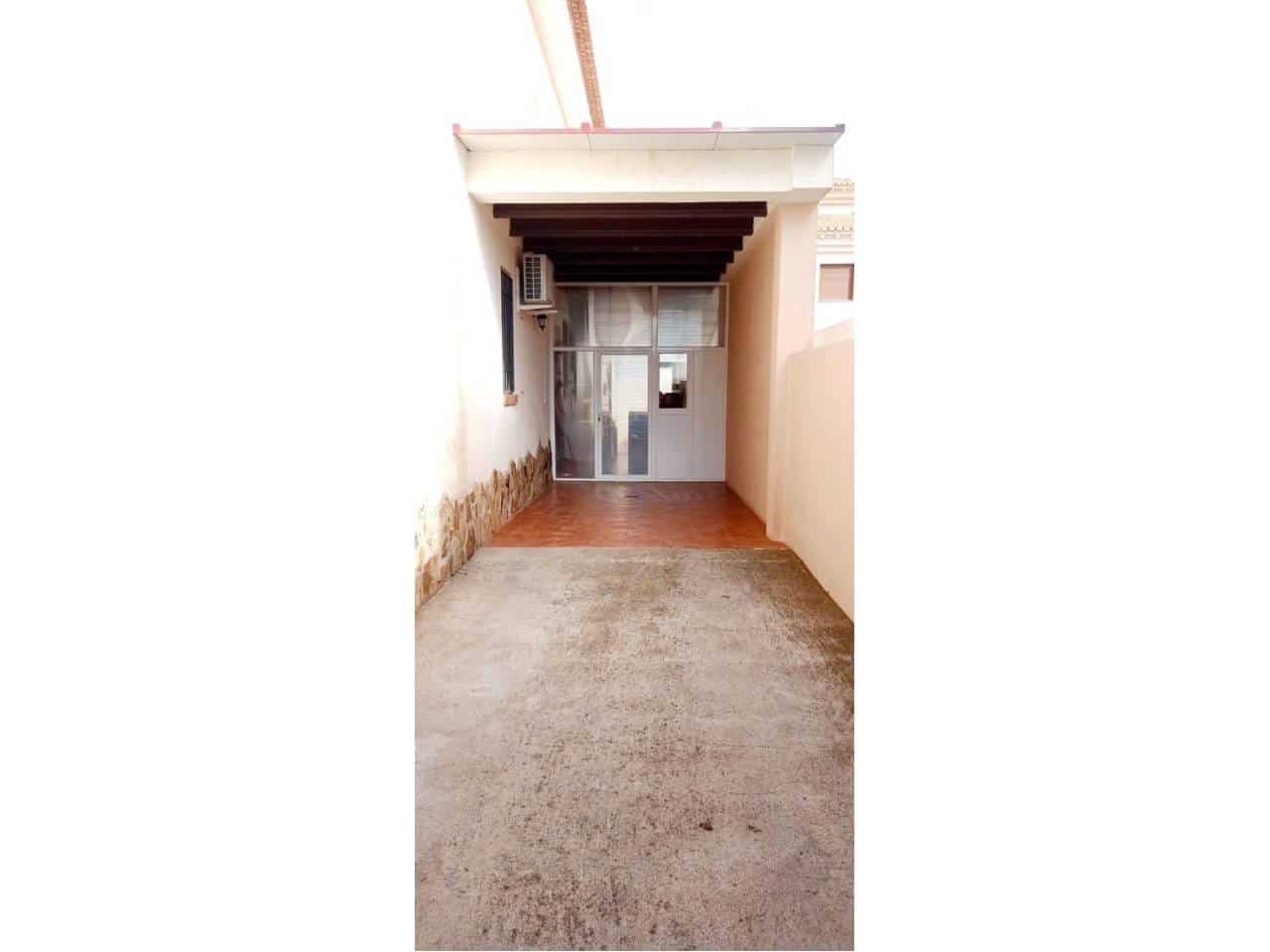 4 soveværelse Villa til salg i Baza med swimmingpool garage - € 208.000 (Ref: 9552931)