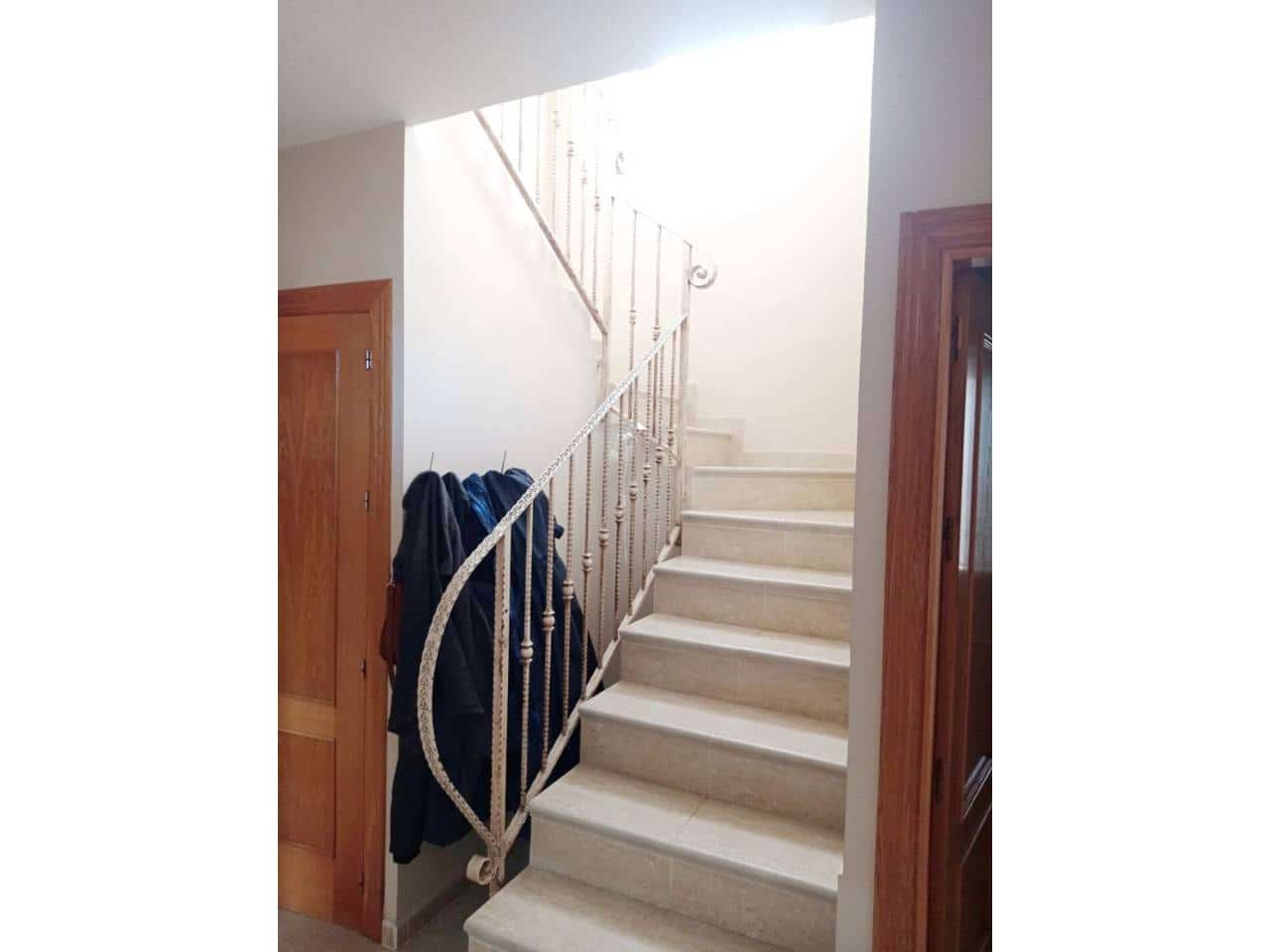 4 soveværelse Villa til salg i Baza med swimmingpool garage - € 208.000 (Ref: 9552931)