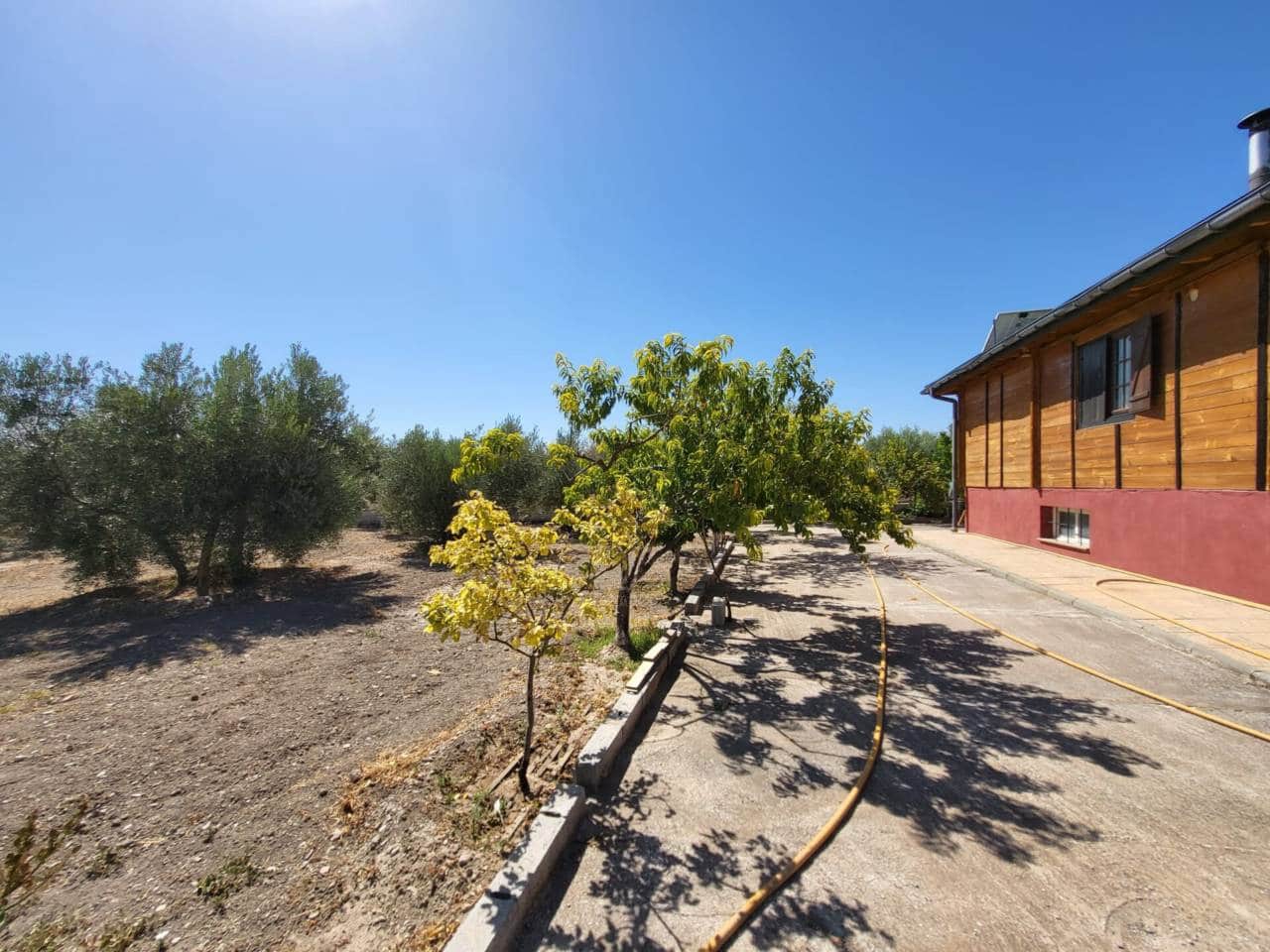 4 sypialnia Willa na sprzedaż w Baza z garażem - 140 000 € (Ref: 9552932)