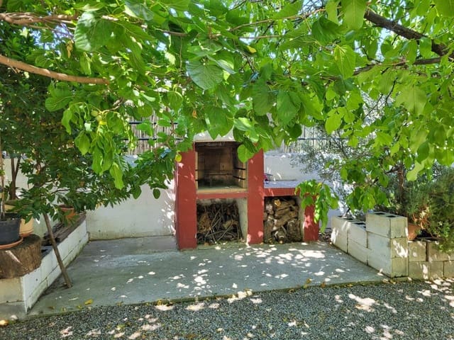 4 soveværelse Villa til salg i Baza med garage - € 140.000 (Ref: 9552932)