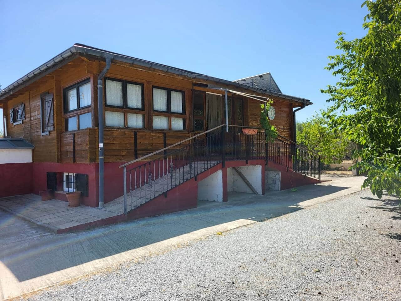 4 sypialnia Willa na sprzedaż w Baza z garażem - 140 000 € (Ref: 9552932)