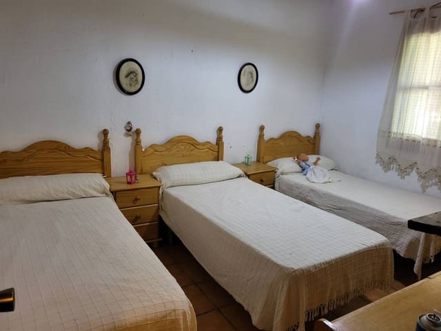 3 soveværelse Villa til salg i Baza med swimmingpool garage - € 250.000 (Ref: 9552933)