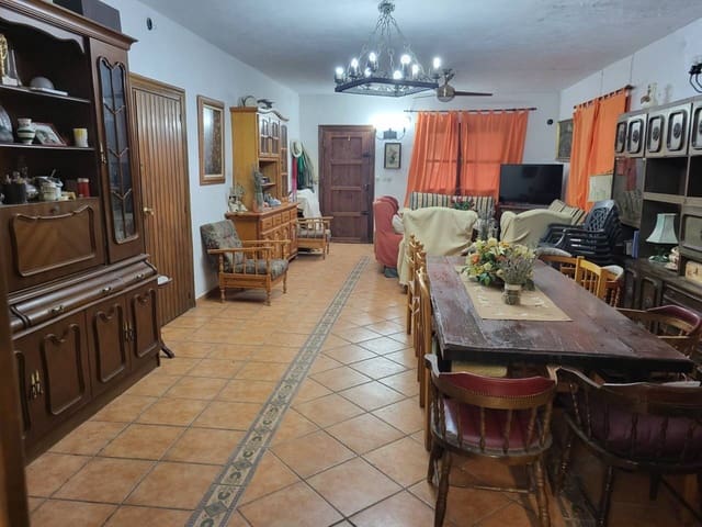 3 soveværelse Villa til salg i Baza med swimmingpool garage - € 250.000 (Ref: 9552933)