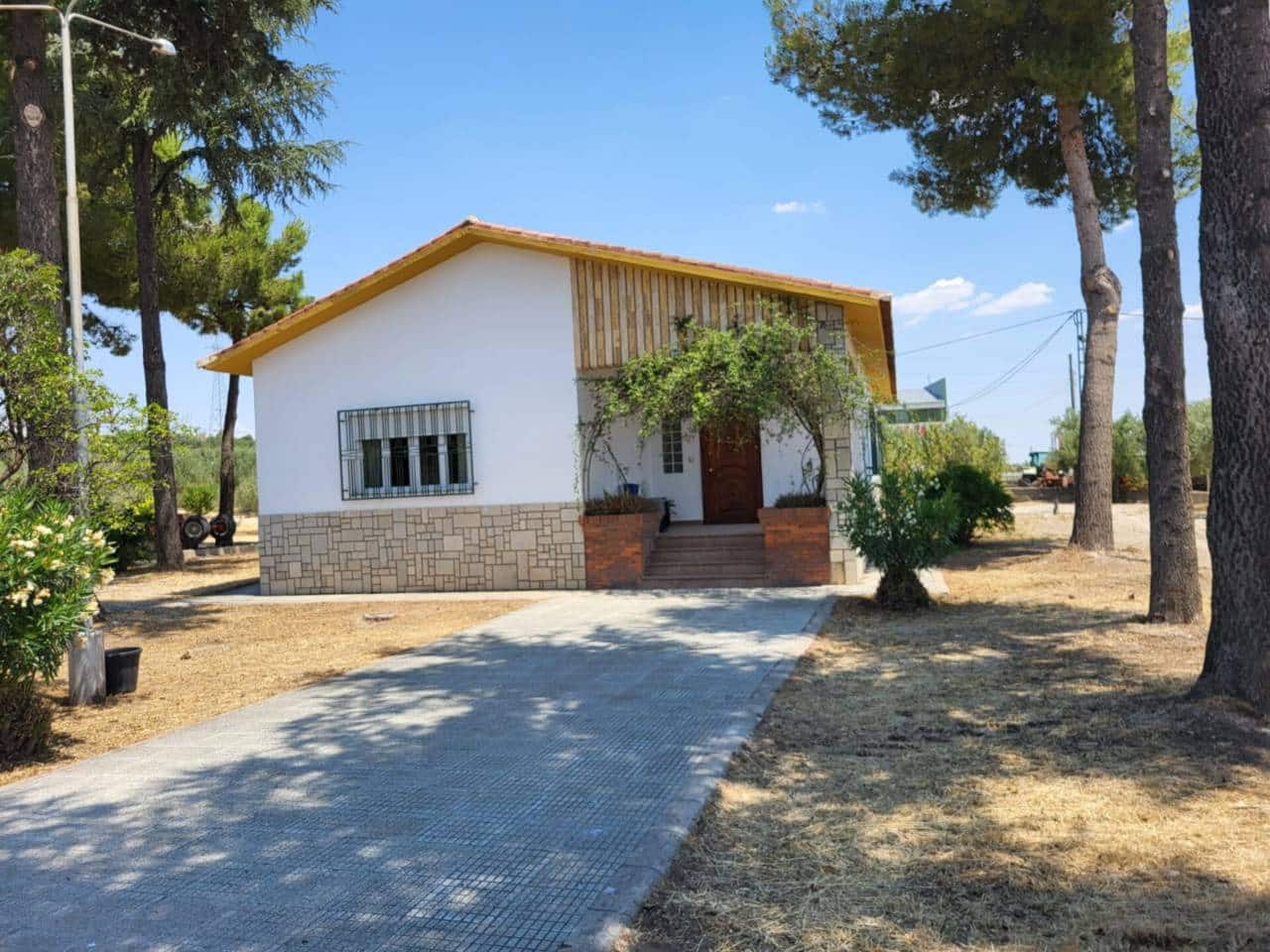 3 soveværelse Villa til salg i Baza med swimmingpool garage - € 290.000 (Ref: 9552934)