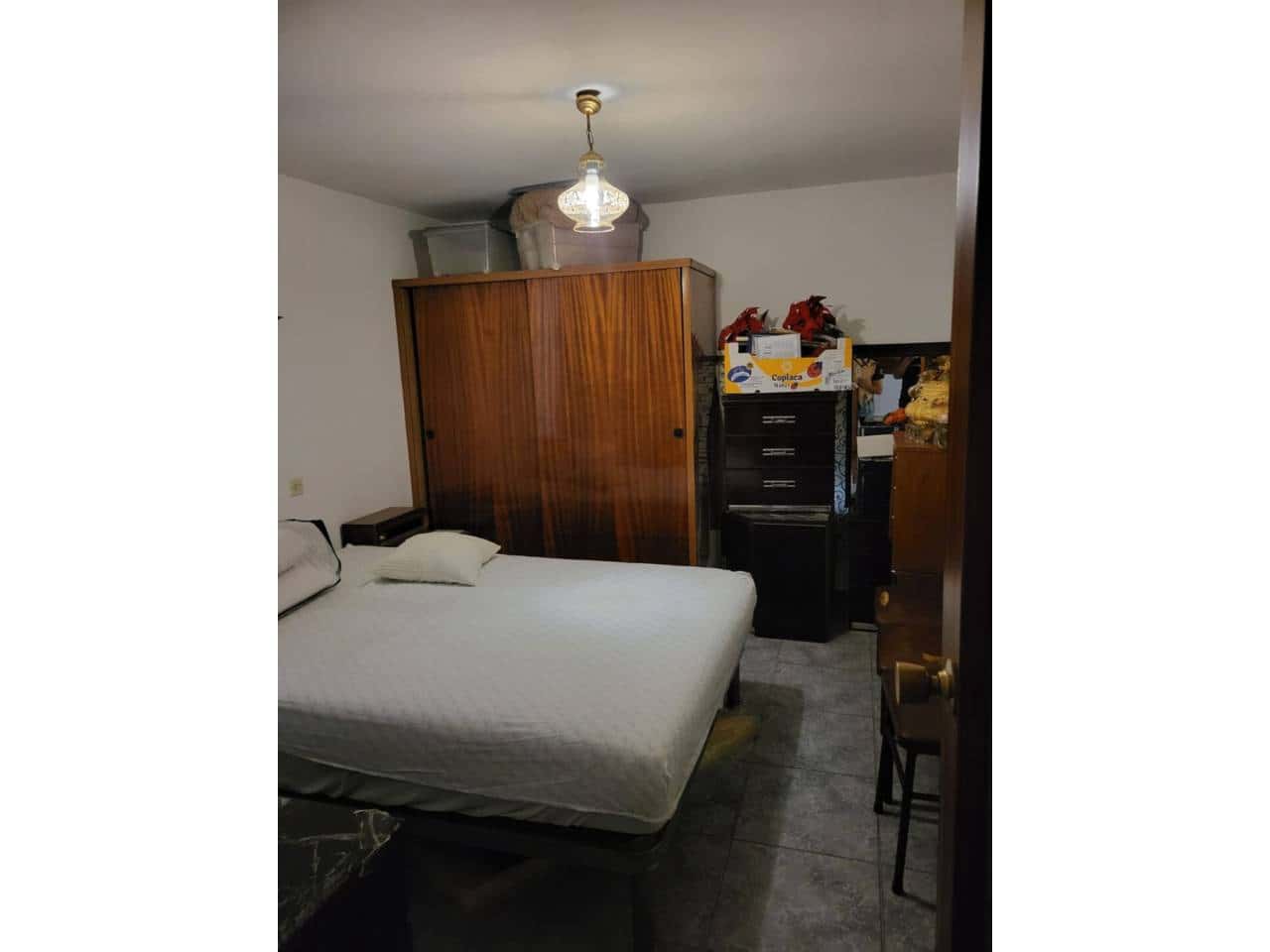 6 makuuhuone Huvila myytävänä paikassa Baza mukana uima-altaan 
autotalli - 300 000 € (Ref: 9552935)