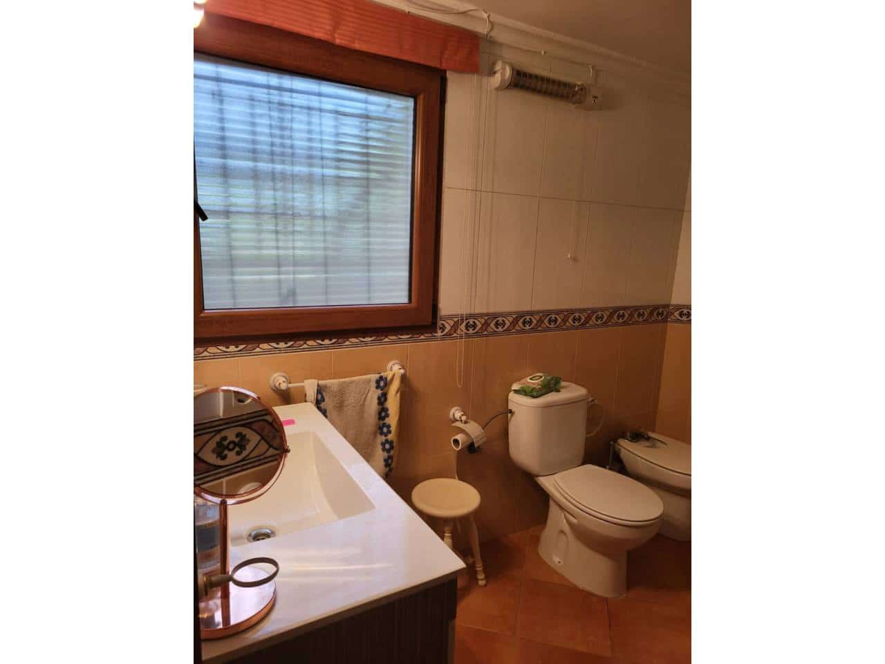 6 makuuhuone Huvila myytävänä paikassa Baza mukana uima-altaan 
autotalli - 300 000 € (Ref: 9552935)