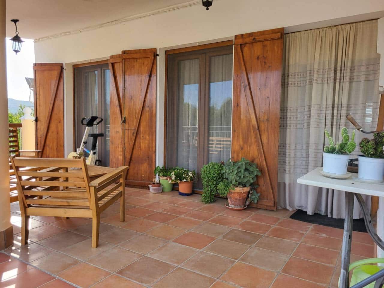 6 makuuhuone Huvila myytävänä paikassa Baza mukana uima-altaan 
autotalli - 300 000 € (Ref: 9552935)