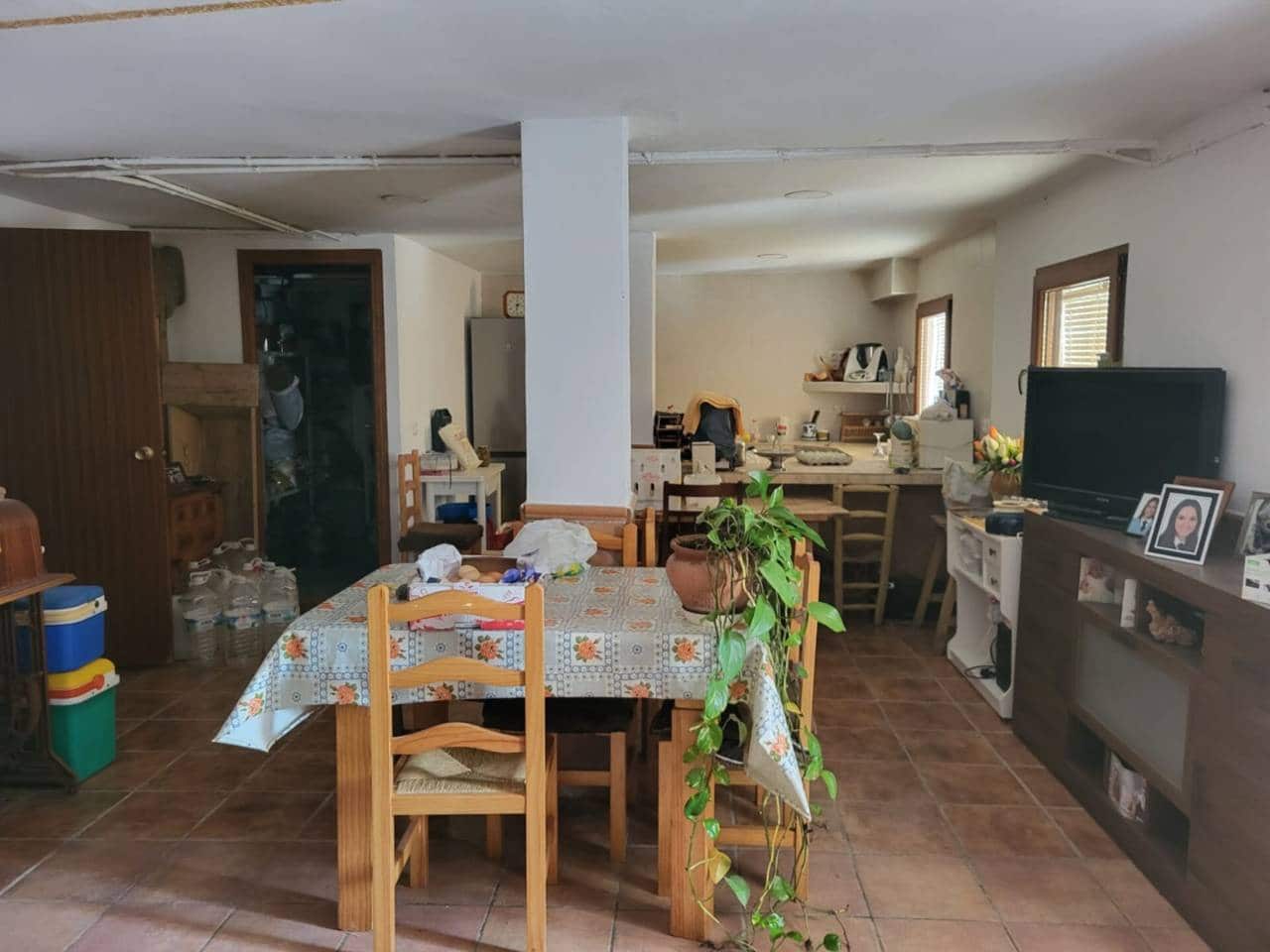 6 makuuhuone Huvila myytävänä paikassa Baza mukana uima-altaan 
autotalli - 300 000 € (Ref: 9552935)