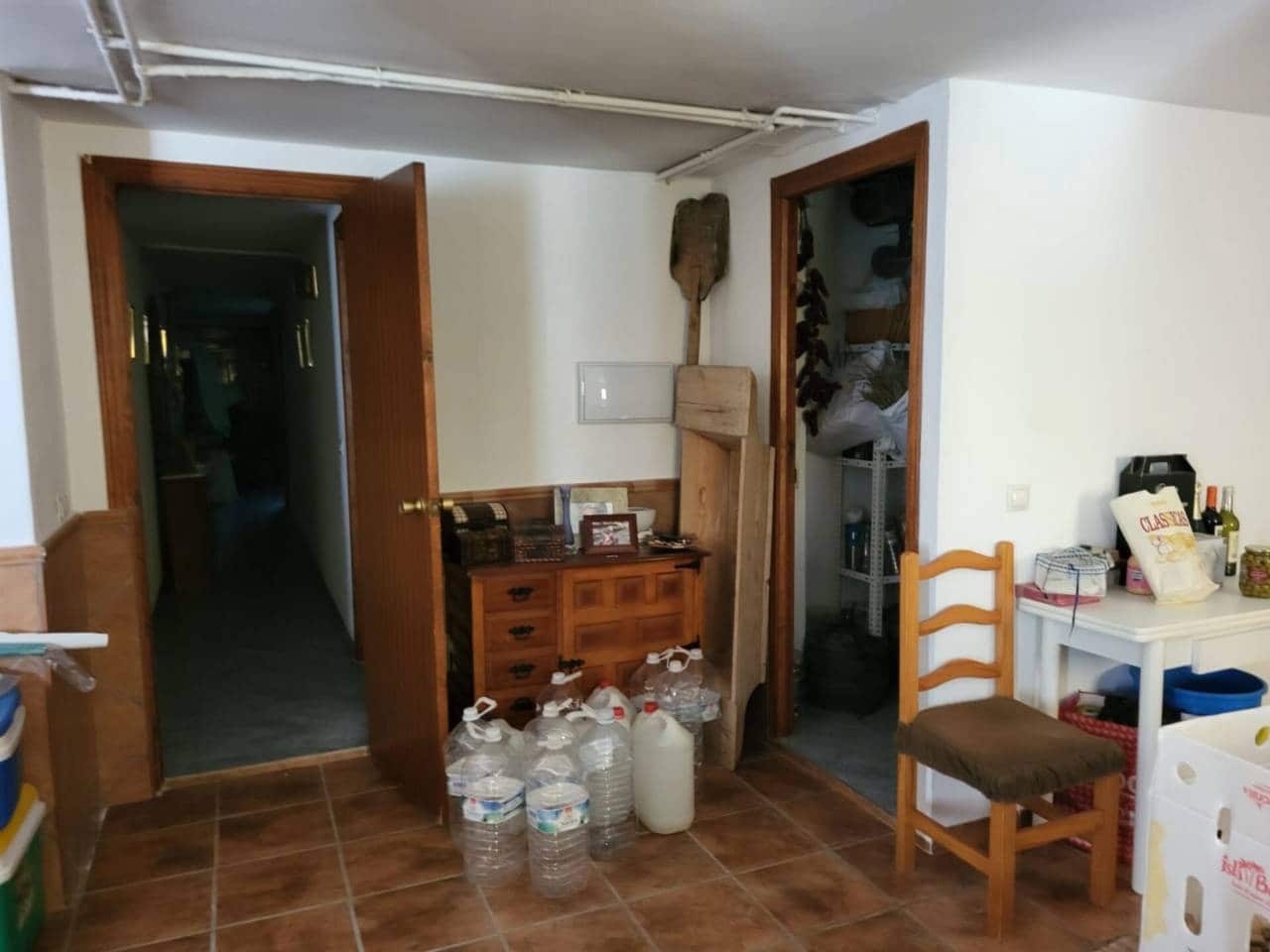 6 makuuhuone Huvila myytävänä paikassa Baza mukana uima-altaan 
autotalli - 300 000 € (Ref: 9552935)