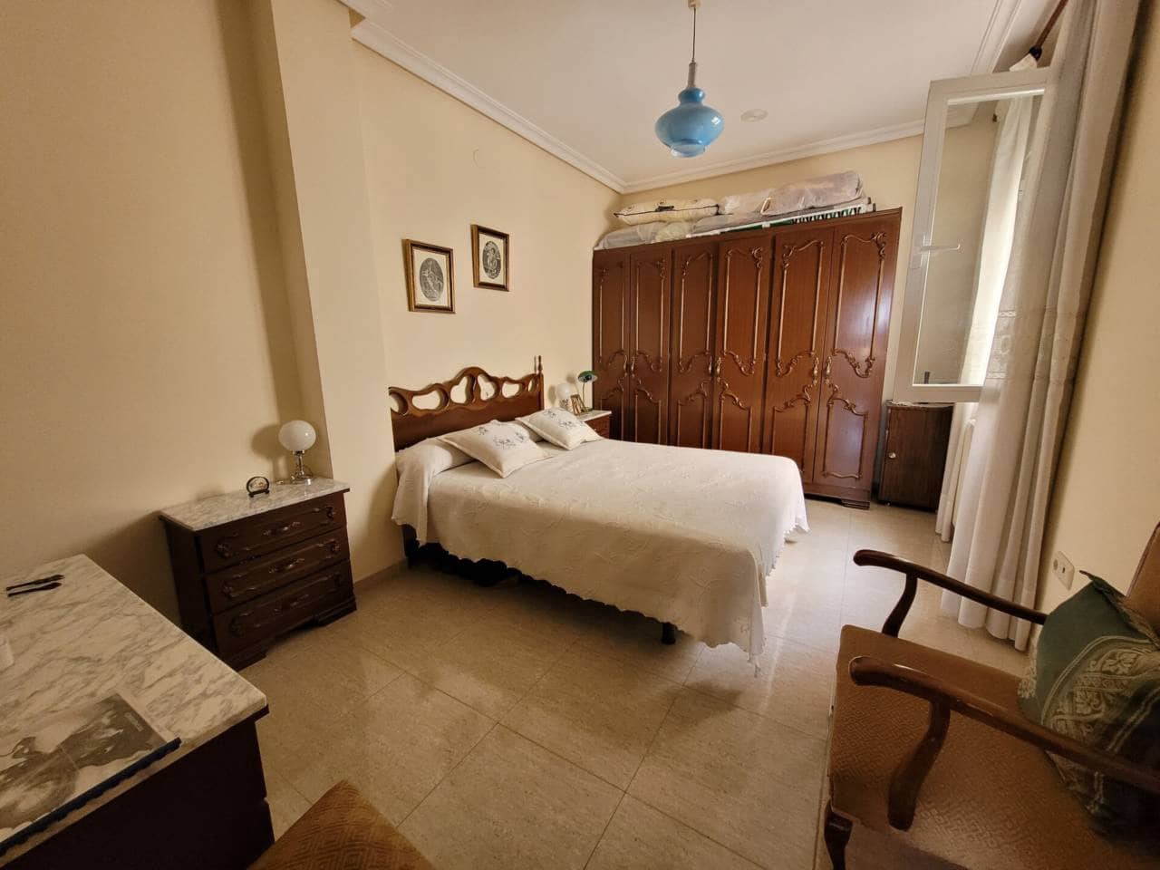 6 makuuhuone Huvila myytävänä paikassa Baza mukana uima-altaan 
autotalli - 300 000 € (Ref: 9552935)