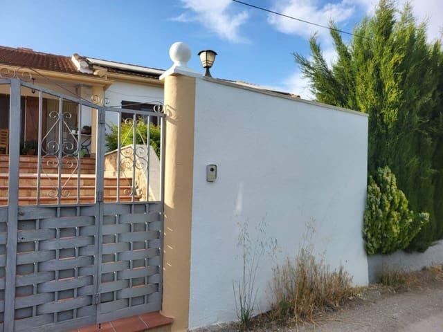 6 soveværelse Villa til salg i Baza med swimmingpool garage - € 300.000 (Ref: 9552935)