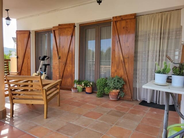 6 soveværelse Villa til salg i Baza med swimmingpool garage - € 300.000 (Ref: 9552935)