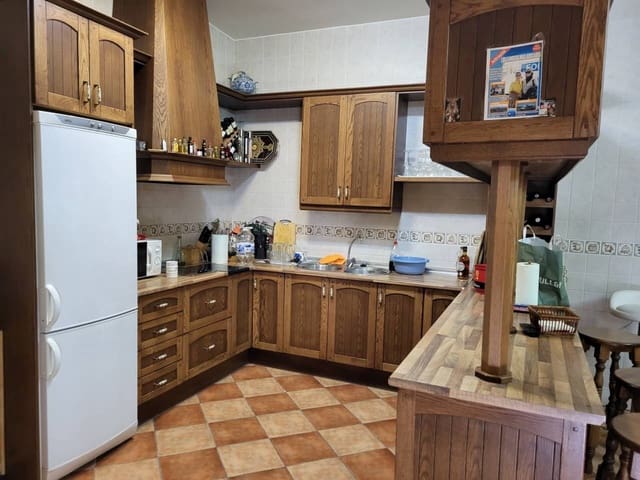 2 soveværelse Villa til salg i Baza med garage - € 150.000 (Ref: 9552937)