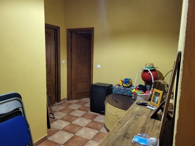 2 soveværelse Villa til salg i Baza med garage - € 150.000 (Ref: 9552937)