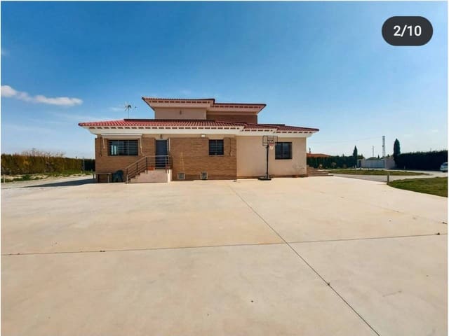 Chalet de 1 habitación en Baza en venta con piscina - 500.000 € (Ref: 9552940)