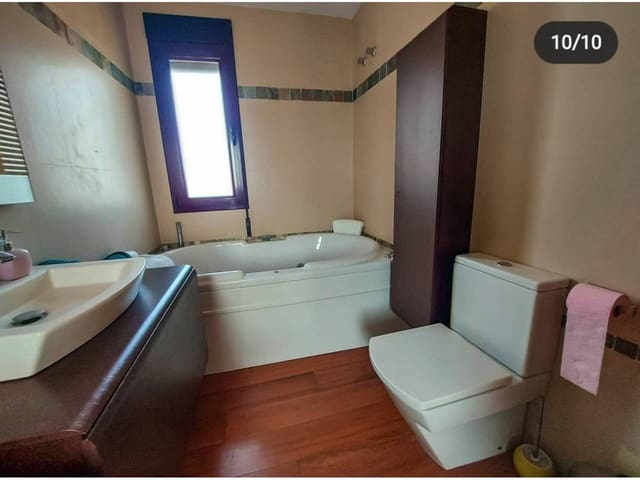 Chalet de 1 habitación en Baza en venta con piscina - 500.000 € (Ref: 9552940)