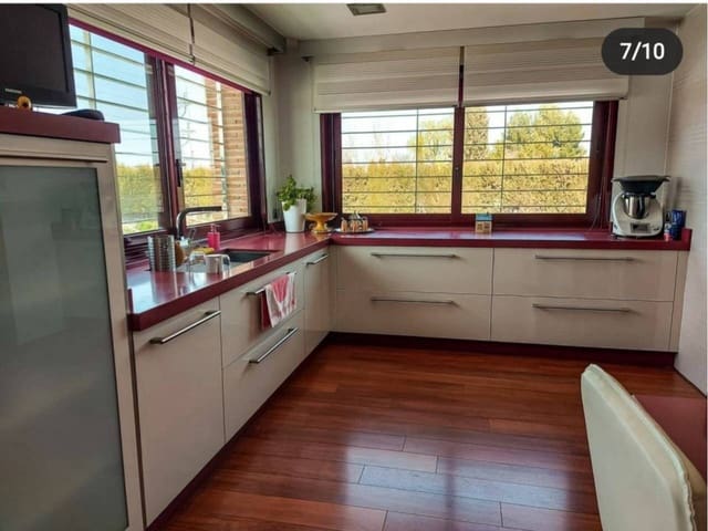 Chalet de 1 habitación en Baza en venta con piscina - 500.000 € (Ref: 9552940)