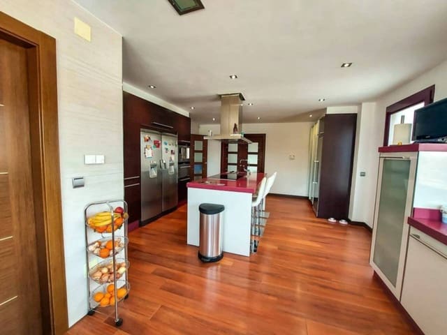 Chalet de 1 habitación en Baza en venta con piscina - 500.000 € (Ref: 9552940)