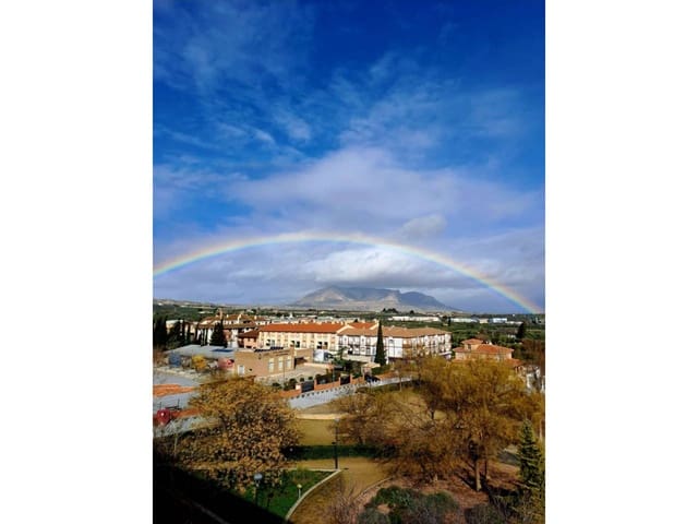 4 soverom Leilighet til salgs i Baza med garasje - € 135 000 (Ref: 9564180)