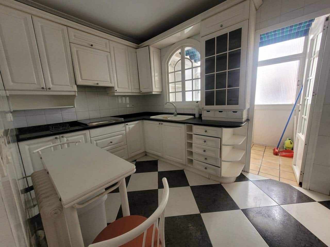 5 bedroom Flat for sale in Baza - € 85,000 (Ref: 9625152)