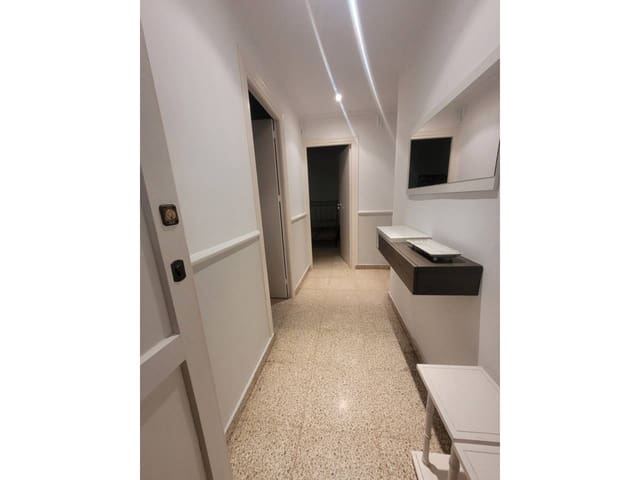 5 bedroom Flat for sale in Baza - € 85,000 (Ref: 9625152)