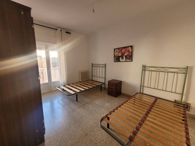 5 bedroom Flat for sale in Baza - € 85,000 (Ref: 9625152)