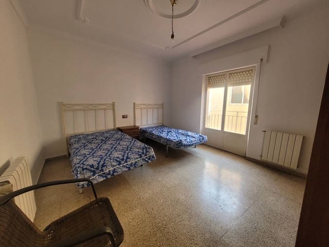 5 bedroom Flat for sale in Baza - € 85,000 (Ref: 9625152)