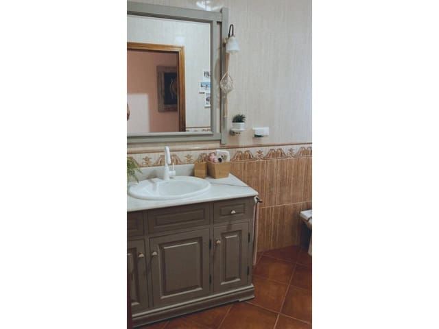 2 sovrum Lägenhet till salu i Baza med garage - 135 000 € (Ref: 9700358)