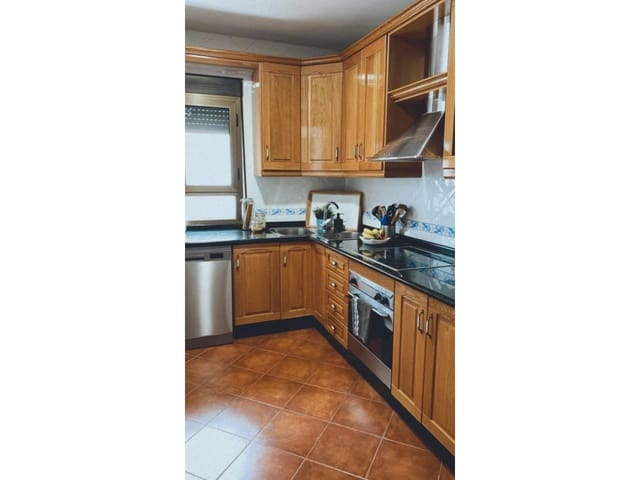 2 sovrum Lägenhet till salu i Baza med garage - 135 000 € (Ref: 9700358)