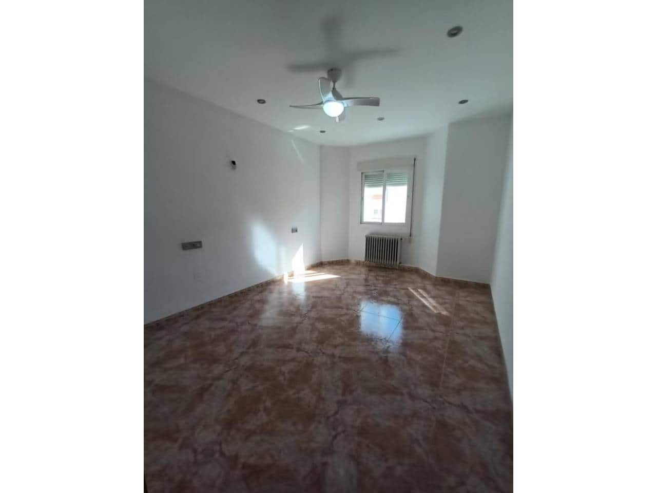 4 soveværelse Lejlighed til salg i Baza med garage - € 128.000 (Ref: 9709484)