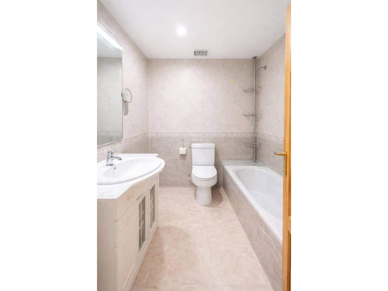 4 soveværelse Lejlighed til salg i Baza med garage - € 128.000 (Ref: 9709484)